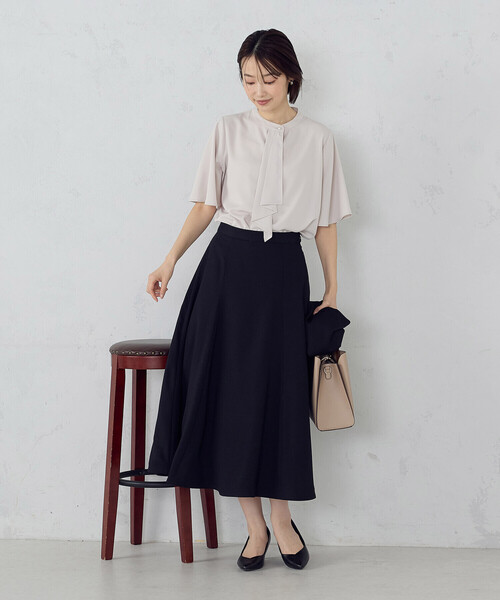 COMME CA ISM(コムサイズム)の「ボウタイ風 半袖ブラウス(シャツ/ブラウス・レディース・ネイビー/グレイッシュベージュ/ホワイト・LARGE/MEDIUM)」の15枚目の写真
