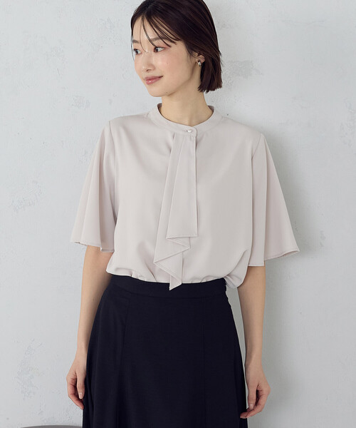 COMME CA ISM(コムサイズム)の「ボウタイ風 半袖ブラウス(シャツ/ブラウス・レディース・ネイビー/グレイッシュベージュ/ホワイト・LARGE/MEDIUM)」の16枚目の写真