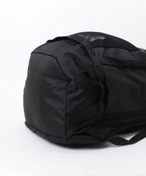 NEW ERA（ニューエラ）の「【NEW ERA/ニューエラ】スポーツパック 31L NEロゴ ブラック（バックパック/リュック・メンズ・ブラック・FREE）」の3枚目の写真