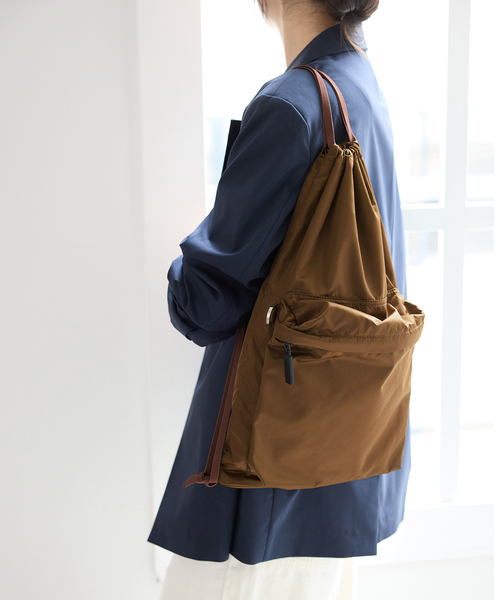 IENA（イエナ）の「NOMADIS/ノマディス LATT BAG バッグ 26SS-N222-0（バックパック/リュック・レディース・グリーン/キャメル/ブラック・FREE）」の3枚目の写真