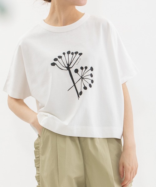 nop de nod(ノップドゥノッド)の「Cloche USコットンkukkaプリントTシャツ(Tシャツ/カットソー・レディース・オフホワイト/シルバー/ブラック・3)」の1枚目の写真
