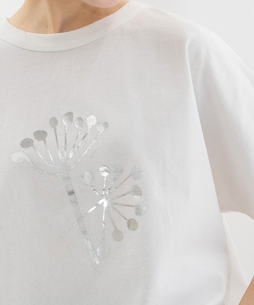 nop de nod(ノップドゥノッド)の「Cloche USコットンkukkaプリントTシャツ(Tシャツ/カットソー・レディース・オフホワイト/シルバー/ブラック・3)」の9枚目の写真