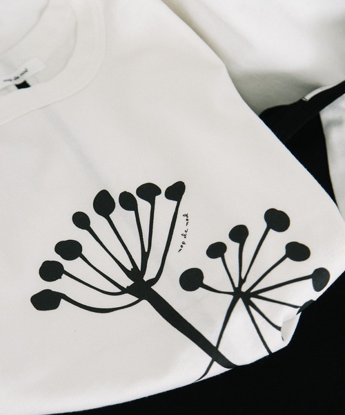 nop de nod(ノップドゥノッド)の「Cloche USコットンkukkaプリントTシャツ(Tシャツ/カットソー・レディース・オフホワイト/シルバー/ブラック・3)」の18枚目の写真