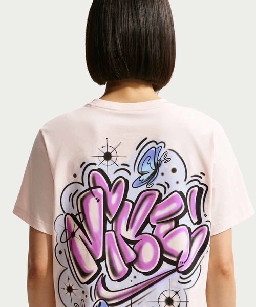 NIKE(ナイキ)の「ナイキ スポーツウェア クラシック ウィメンズ オーバーサイズド Tシャツ / Nike Sportswear Classic Women's Oversized T-Shirt IH7605-103 Chalk(Tシャツ/カットソー・レディース・ホワイト系その他2・S/L/M/XL/XS)」の5枚目の写真