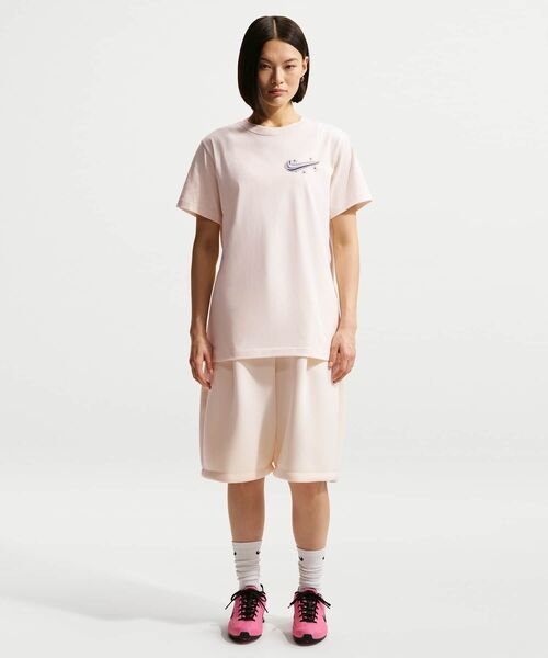 NIKE(ナイキ)の「ナイキ スポーツウェア クラシック ウィメンズ オーバーサイズド Tシャツ / Nike Sportswear Classic Women's Oversized T-Shirt IH7605-103 Chalk(Tシャツ/カットソー・レディース・ホワイト系その他2・S/L/M/XL/XS)」の3枚目の写真