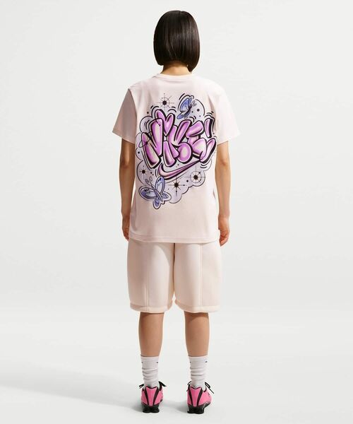 NIKE(ナイキ)の「ナイキ スポーツウェア クラシック ウィメンズ オーバーサイズド Tシャツ / Nike Sportswear Classic Women's Oversized T-Shirt IH7605-103 Chalk(Tシャツ/カットソー・レディース・ホワイト系その他2・S/L/M/XL/XS)」の2枚目の写真