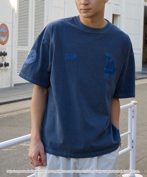 MLB(メジャーリーグベースボール)の「MLB/メジャーリーグベースボール 別注 ワッペン刺繍 ヴィンテージ加工 オーバーサイズ半袖Tシャツ(Tシャツ/カットソー・メンズ・グレイッシュベージュ/ブラック系/ピンク/ブラック/ブラウン/ネイビー・S/M/L)」の5枚目の写真