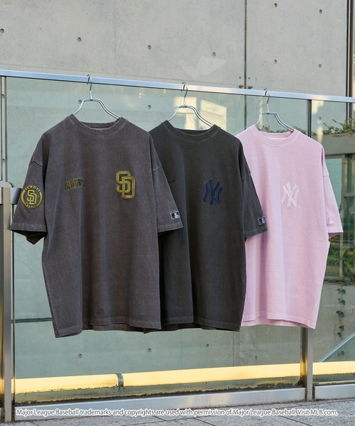 MLB(メジャーリーグベースボール)の「MLB/メジャーリーグベースボール 別注 ワッペン刺繍 ヴィンテージ加工 オーバーサイズ半袖Tシャツ(Tシャツ/カットソー・メンズ・グレイッシュベージュ/ブラック系/ピンク/ブラック/ブラウン/ネイビー・S/M/L)」の8枚目の写真