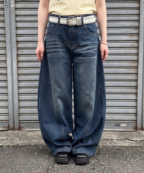 Bamm(バム)の「ヴィンテージ加工ワイドデニムパンツ(デニムパンツ・レディース・ライトブルー/ブルー・M)」の1枚目の写真