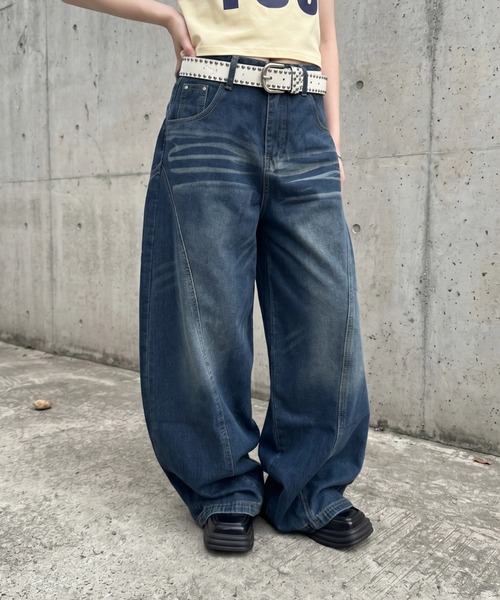 Bamm(バム)の「ヴィンテージ加工ワイドデニムパンツ(デニムパンツ・レディース・ライトブルー/ブルー・M)」の11枚目の写真