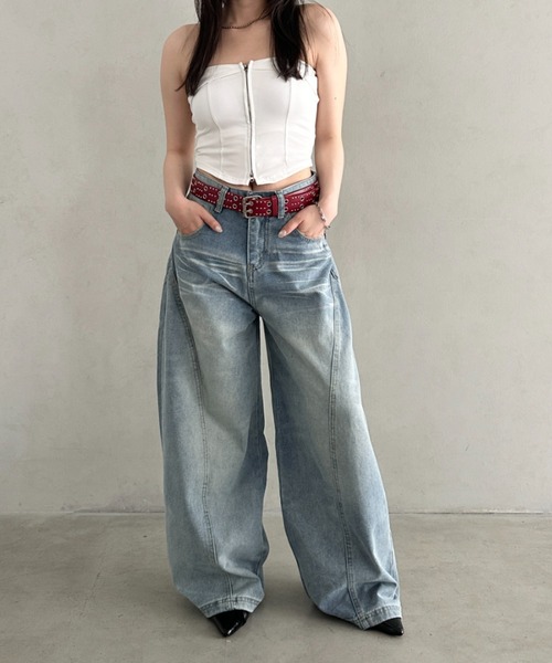 Bamm(バム)の「ヴィンテージ加工ワイドデニムパンツ(デニムパンツ・レディース・ライトブルー/ブルー・M)」の6枚目の写真