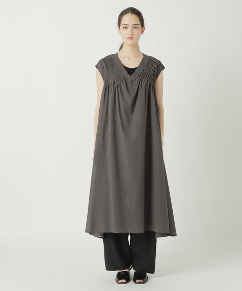 ZUCCa(ズッカ)の「COTTON LAWN / S(ワンピース・レディース・ダークグレー/ホワイト/ライトグリーン・M size)」の9枚目の写真