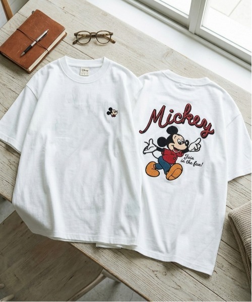 Disney(ディズニー)の「【DISNEY/ディズニー】ミッキーマウス サガラ刺繍半袖Tシャツ/ユニセックス(Tシャツ/カットソー・メンズ・スミクロ/サックスブルー/グレイッシュベージュ/オフホワイト・LARGE/MEDIUM)」の1枚目の写真