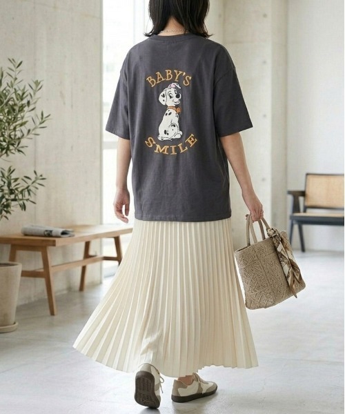 Disney(ディズニー)の「【DISNEY/ディズニー】ミッキーマウス サガラ刺繍半袖Tシャツ/ユニセックス(Tシャツ/カットソー・メンズ・スミクロ/サックスブルー/グレイッシュベージュ/オフホワイト・LARGE/MEDIUM)」の19枚目の写真