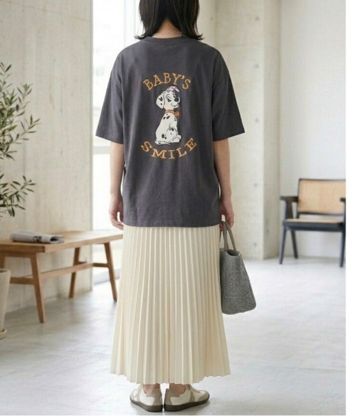 Disney(ディズニー)の「【DISNEY/ディズニー】ミッキーマウス サガラ刺繍半袖Tシャツ/ユニセックス(Tシャツ/カットソー・メンズ・スミクロ/サックスブルー/グレイッシュベージュ/オフホワイト・LARGE/MEDIUM)」の20枚目の写真