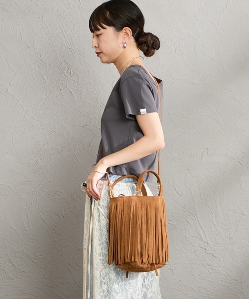 AULENTTI（オウレンティ）の「[AULENTTI/オーレンティ] SCAMOSCIATO 2WAY フリンジ スエードショルダーバッグ（ショルダーバッグ・レディース・ベージュ/ブラウン・F）」の11枚目の写真