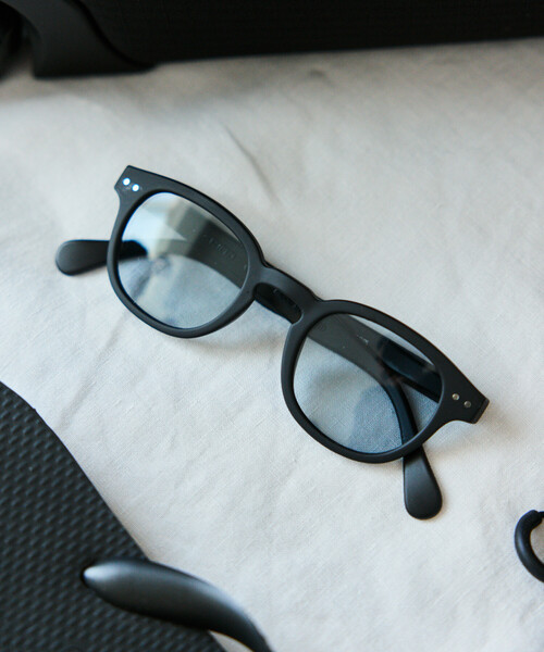 IZIPIZI(イジピジ)の「IZIPIZI/イジピジ SUN LIGHT COLOR #E ファッション用グラス(サングラス・レディース・チャコールグレー/ブラウン/ブラウン系その他/ブラック/ベージュ・ONE SIZE)」の22枚目の写真