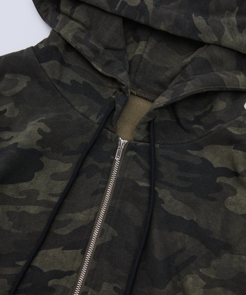 BLONDEY(ブロンディ)の「CROPPED ZIP HOODIE(パーカー・レディース・パイソン/カモフラージュ・FREE)」の3枚目の写真