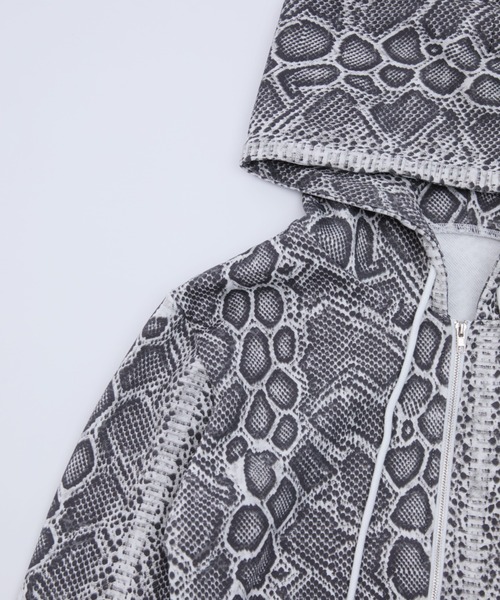 BLONDEY(ブロンディ)の「CROPPED ZIP HOODIE(パーカー・レディース・パイソン/カモフラージュ・FREE)」の8枚目の写真
