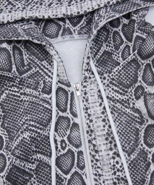 BLONDEY(ブロンディ)の「CROPPED ZIP HOODIE(パーカー・レディース・パイソン/カモフラージュ・FREE)」の11枚目の写真