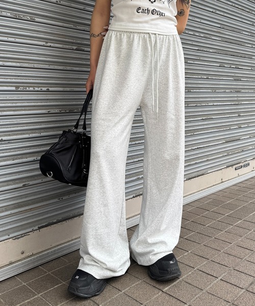 lilful(リルフル)の「【26年春夏新作】ビジュー ドット ストレートスウェットパンツ(スウェットパンツ・レディース・ブラック/グレー・L/M)」の2枚目の写真