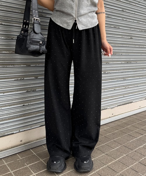 lilful(リルフル)の「【26年春夏新作】ビジュー ドット ストレートスウェットパンツ(スウェットパンツ・レディース・ブラック/グレー・L/M)」の1枚目の写真