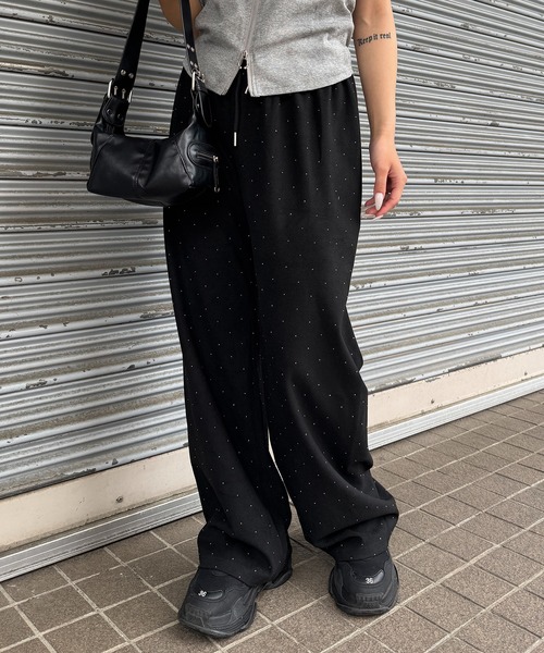 lilful(リルフル)の「【26年春夏新作】ビジュー ドット ストレートスウェットパンツ(スウェットパンツ・レディース・ブラック/グレー・L/M)」の3枚目の写真
