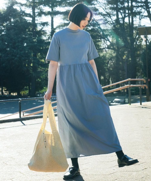 THREE FIFTY STANDARD(スリーフィフティースタンダード)の「THREE FIFTY STANDARD 接触冷感・吸汗速乾×ナイロン素材の切り替えワンピース(ワンピース・レディース・ブルー/ブラック・L/LL/MP/M/3L)」の2枚目の写真