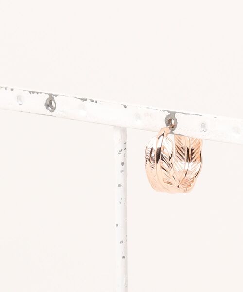 IRIEBEACH(アイリービーチ)の「feather hoop pierce/【ハワイアンジュエリー】【サージカルステンレス】【金属アレルギー対応】【IRIEBEACH / アイリービーチ】つけっぱなしOK(ピアス(片耳用)・レディース・ゴールド/ピンク/シルバー・FREE)」の9枚目の写真