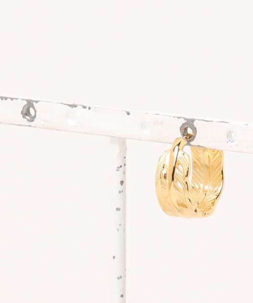 IRIEBEACH(アイリービーチ)の「feather hoop pierce/【ハワイアンジュエリー】【サージカルステンレス】【金属アレルギー対応】【IRIEBEACH / アイリービーチ】つけっぱなしOK(ピアス(片耳用)・レディース・ゴールド/ピンク/シルバー・FREE)」の11枚目の写真