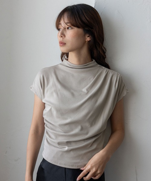 VitaFelice(ヴィータフェリーチェ)の「ドレープギャザーハイネックリブトップス(Tシャツ/カットソー・レディース・ホワイト/ブラック/ベージュ/グリーン・FREE)」の4枚目の写真