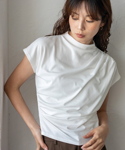 VitaFelice(ヴィータフェリーチェ)の「ドレープギャザーハイネックリブトップス(Tシャツ/カットソー・レディース・ホワイト/ブラック/ベージュ/グリーン・FREE)」の2枚目の写真