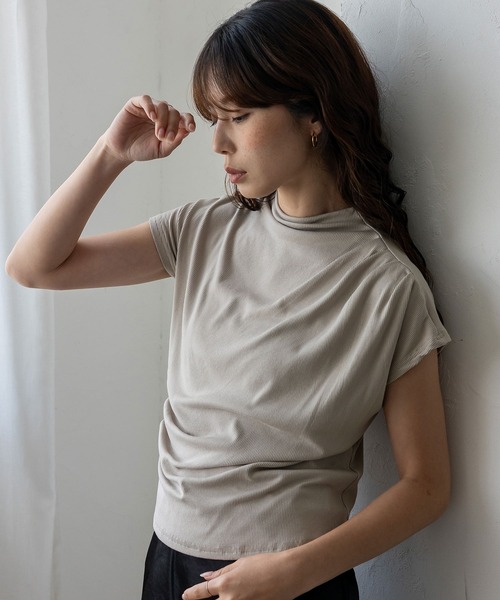 VitaFelice(ヴィータフェリーチェ)の「ドレープギャザーハイネックリブトップス(Tシャツ/カットソー・レディース・ホワイト/ブラック/ベージュ/グリーン・FREE)」の13枚目の写真