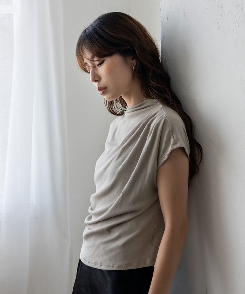 VitaFelice(ヴィータフェリーチェ)の「ドレープギャザーハイネックリブトップス(Tシャツ/カットソー・レディース・ホワイト/ブラック/ベージュ/グリーン・FREE)」の14枚目の写真