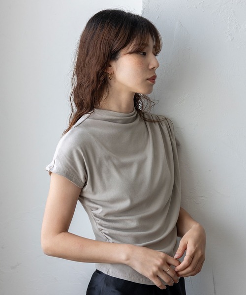 VitaFelice(ヴィータフェリーチェ)の「ドレープギャザーハイネックリブトップス(Tシャツ/カットソー・レディース・ホワイト/ブラック/ベージュ/グリーン・FREE)」の15枚目の写真