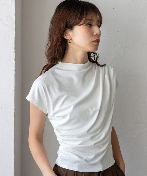VitaFelice(ヴィータフェリーチェ)の「ドレープギャザーハイネックリブトップス(Tシャツ/カットソー・レディース・ホワイト/ブラック/ベージュ/グリーン・FREE)」の8枚目の写真