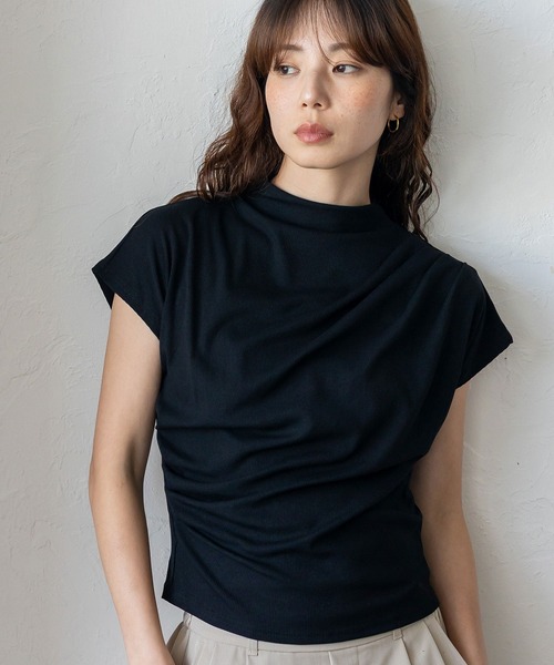 VitaFelice(ヴィータフェリーチェ)の「ドレープギャザーハイネックリブトップス(Tシャツ/カットソー・レディース・ホワイト/ブラック/ベージュ/グリーン・FREE)」の7枚目の写真