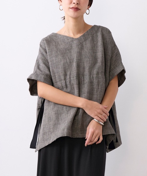 MICA&DEAL（マイカ＆ディール）の「ヘンプポンチョブラウス（シャツ/ブラウス・レディース・ブラック/グレイッシュベージュ・FREE）」の2枚目の写真