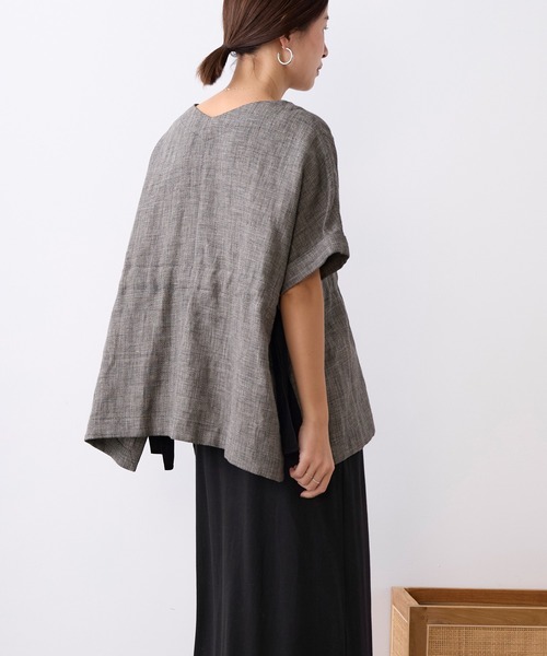MICA&DEAL（マイカ＆ディール）の「ヘンプポンチョブラウス（シャツ/ブラウス・レディース・ブラック/グレイッシュベージュ・FREE）」の11枚目の写真