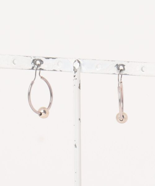 le cercle ADAM ET ROPE'（ルセルクルアダムエロペ）の「アンティークリングピアス（ピアス（両耳用）・レディース・シルバー・FREE）」の2枚目の写真
