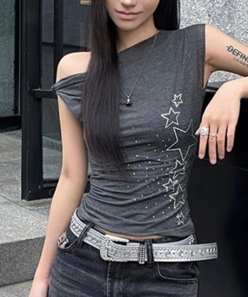 FUNdaysion(ファンデイション)の「ラインストーンスターオフショルトップス(Tシャツ/カットソー・レディース・ダークグレー・M)」の4枚目の写真