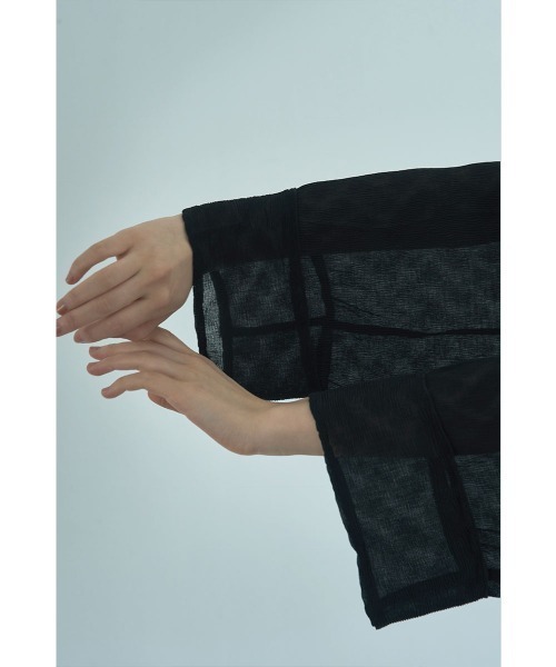 marjour(マージュール)の「SHEER CRINKLE CARDIGAN(カーディガン/ボレロ・レディース・ピンク/ブラック・M)」の14枚目の写真