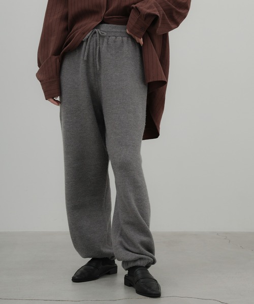 select MOCA(セレクトモカ)の「【ZOZO限定先行販売】ニットパンツ(その他パンツ・レディース・ライトグレー/チャコールグレー/アイボリー/ブラック・LARGE/MEDIUM)」の2枚目の写真