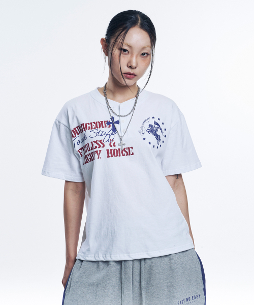 EASY NO EASY(イージーノーイージー)の「ホースレタリングヘンリーネッククロップTシャツ - ホワイト(Tシャツ/カットソー・レディース・その他・1/2)」の1枚目の写真