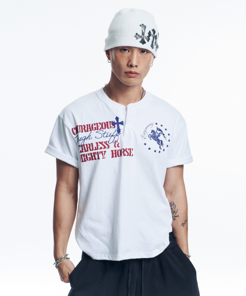 EASY NO EASY(イージーノーイージー)の「ホースレタリングヘンリーネッククロップTシャツ - ホワイト(Tシャツ/カットソー・レディース・その他・1/2)」の5枚目の写真