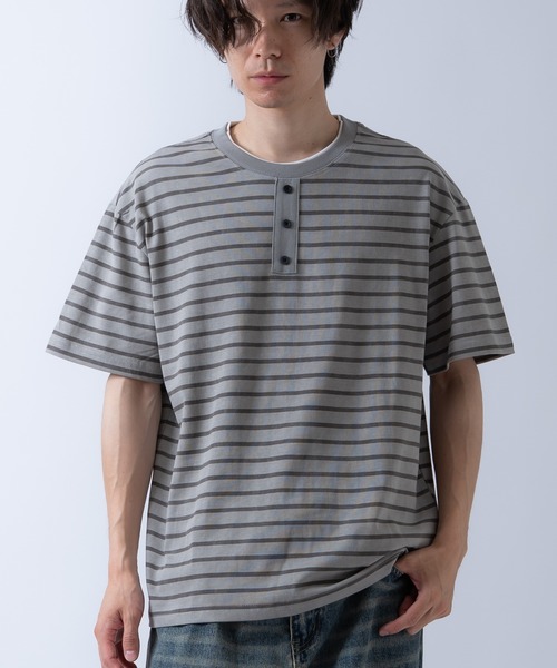 improves(インプローブス)の「フェイクレイヤード ヘンリーネックデザイン ボーダー 半袖Tシャツ(Tシャツ/カットソー・メンズ・ブラック/グレー/ベージュ・LARGE/MEDIUM)」の2枚目の写真