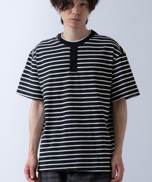 improves(インプローブス)の「フェイクレイヤード ヘンリーネックデザイン ボーダー 半袖Tシャツ(Tシャツ/カットソー・メンズ・ブラック/グレー/ベージュ・LARGE/MEDIUM)」の1枚目の写真