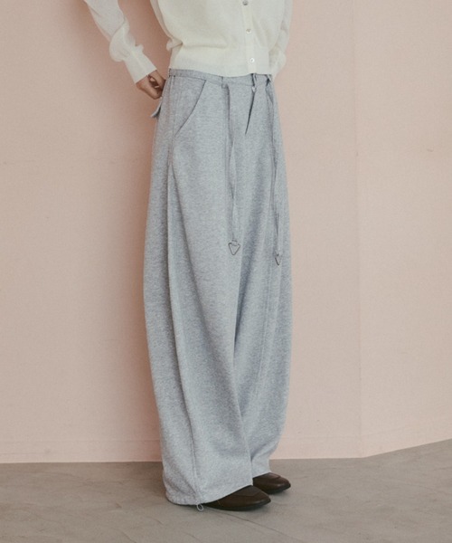 ELTONE（エルトーン）の「ベルトディテールワイドスウェットパンツ（その他パンツ・レディース・グレー/ブラック・SMALL/MEDIUM）」の15枚目の写真