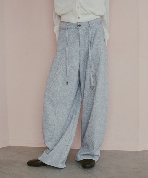 ELTONE（エルトーン）の「ベルトディテールワイドスウェットパンツ（その他パンツ・レディース・グレー/ブラック・SMALL/MEDIUM）」の14枚目の写真