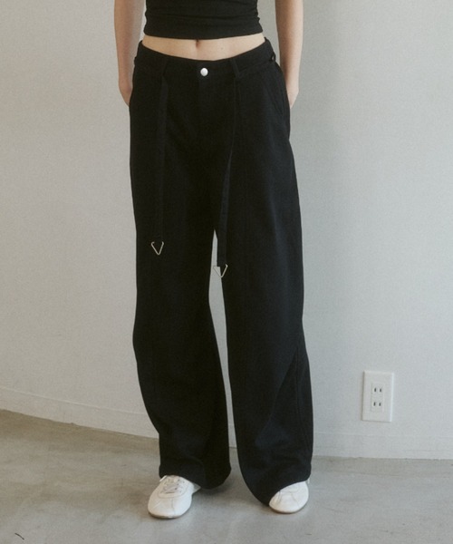 ELTONE（エルトーン）の「ベルトディテールワイドスウェットパンツ（その他パンツ・レディース・グレー/ブラック・SMALL/MEDIUM）」の13枚目の写真
